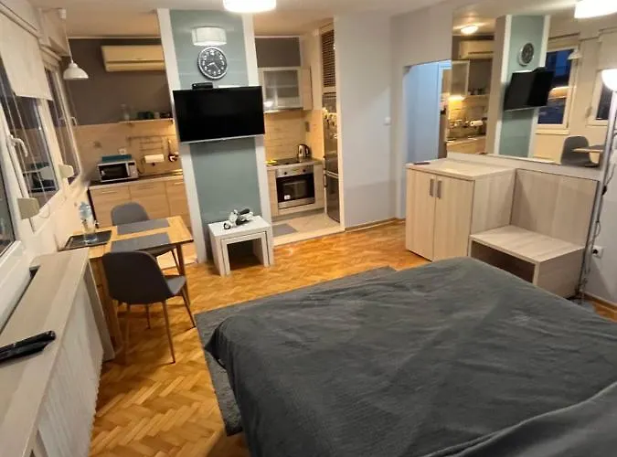 Leo Central Apartment