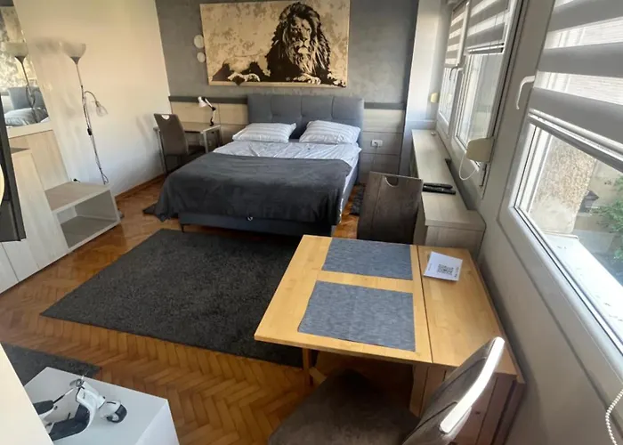 Leo Central Apartment
